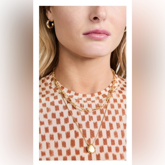 Madewell Muse Pendant Necklace Set in Gold 48$ - Picture 3 of 5
